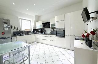 Wohnung kaufen in 42281 Wuppertal, Wuppertal - Wunderschöne 4 Zi.- Altbauwohnung mit 45m2 Ausbaureserve