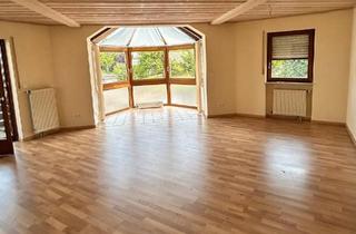 Wohnung kaufen in 97688 Bad Kissingen, Bad Kissingen - 2 Zimmerwohnung mit lichtdurchflutetem Wohnzimmer und Balkon