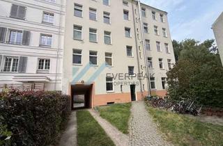 Wohnung kaufen in 10823 Schöneberg, Charmante Altbauwohnung mit Gestaltungspotenzial im ruhigen zweiten Gartenhaus
