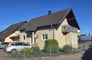 Einfamilienhaus kaufen in 55494 Rheinböllen, Gepflegtes Einfamilienhaus mit möglicher Einliegerwohnung, Doppelgarage und großem Stellplatzangebot