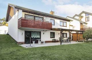 Anlageobjekt in 91325 Adelsdorf, Modernisiertes Familienhaus mit Einliegerwohnung, Südgarten & PV-Anlage