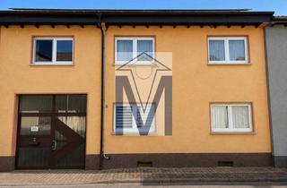 Haus kaufen in 68809 Neulußheim, Vielseitiges Zweifamilienhaus mit Innenhof, Garage, PV-Anlage und neuem Dach