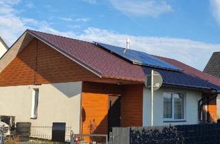 Einfamilienhaus kaufen in 15537 Erkner, Erkner - Bungalow an der Berliner Stadtgrenze mit PV-Anlage, Nähe Tesla