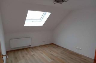 Wohnung mieten in 89191 Nellingen, Vier Zimmer in Nellingen: Dachgeschosswohnung mit Balkon