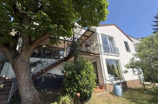 Haus kaufen in 76751 Jockgrim, Charmanter Blickfang mit Entwicklungspotenzial: Zweifamilienhaus in unverbaubarer Hanglage