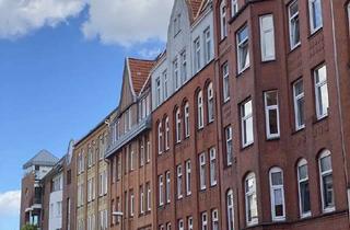 Wohnung kaufen in 24114 Südfriedhof, Sofortbezug! Helle 5-Zimmer-Altbauwohnung m. Balkon über den Dächern von Kiel zu kaufen.