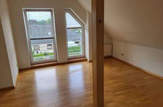 Wohnung mieten in Schulstarsse 8b, 24558 Henstedt-Ulzburg, Helle Dachgeschosswohnung mit großzügigem Stauraum im Zentrum von Henstedt‑Ulzburg