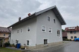 Haus kaufen in 94544 Hofkirchen, Hofkirchen - Gepfl. Zweifamilienhaus in Garham, vermietet,solide Kapitalanlage