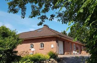 Haus kaufen in 25813 Husum, Husum - Großer Walmdachbungalow mit Ferienwohnung bei Husum. Ohne Makler