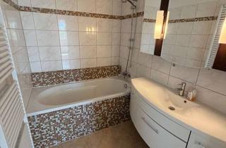Wohnung kaufen in 73230 Kirchheim, Gepflegte, modernisierte 4 Zimmer-Wohnung mit Aufzug u. Garage in Kirchheim