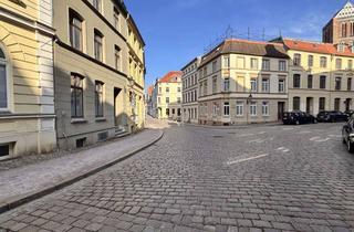 Wohnung kaufen in 23966 Altstadt, 4,9 % Bruttorendite! Vermietete Eigentumswohnung inmitten der Wismarer Altstadt zu verkaufen!