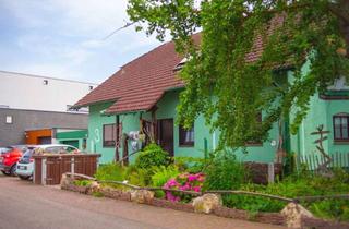 Haus kaufen in 67136 Fußgönheim, Traumhaus mit Zukunft: Zweifamilienhaus mit Einliegerwohnung, Wärmepumpe & PV-Anlage