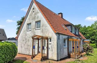 Haus kaufen in Westerstraße 9-11, 24996 Sterup, Vielseitiges Wohnhaus mit drei Wohnungen, Fernwärme und idyllischem Teichgarten in Sterup