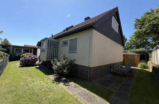 Einfamilienhaus kaufen in 34246 Vellmar, !PROVISIONSFREI! Gemütliches Haus in Vellmar (5–6 Zi., 589 m² Grundstück): 3 Garagen, Keller, Kamine, Terrasse ++ Modernisiertes Streif-Fertighaus, Bj. 1976, Anbau 1984 ++ Mögl. Monatsrate: 1.313,87 €
