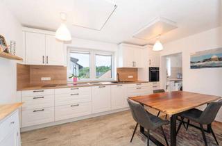 Wohnung kaufen in 79793 Wutöschingen, Modernisierte 4-Zimmer-Wohnung ca. 118 m² in kernsaniertem 3-Familienhaus - zentral in Wutöschingen