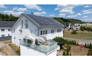 Wohnung kaufen in 79793 Wutöschingen, Stilvoll modernisierte 4-Zimmer-Wohnung in saniertem 3-Familienhaus - Dachterrasse, Balkon + Garage
