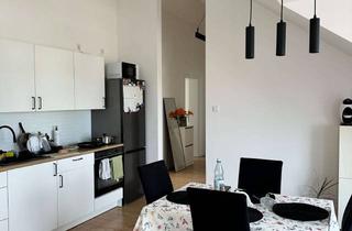 Wohnung mieten in Rosenstraße 59, 27749 Mitte, Schöne 3 Zimmer - Dachgeschosswohnung mit EBK!