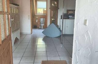 Wohnung mieten in Fliederweg, 97232 Giebelstadt, Tolle Ortsrandlage, 2 Balkone, Kachelofen - ideal für ein Paar oder Paar mit einem Kind!