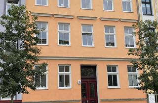 Wohnung mieten in Fritz-Reuter-Straße 35, 18057 Kröpeliner Tor-Vorstadt, Schöne 2 Zimmerwohnung mit Balkon in der KTV