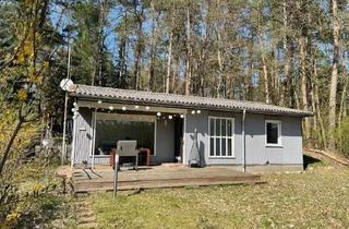 Haus kaufen in 16244 Schorfheide, Gepflegter Bungalow mit 2 Zimmern und Carport + 2. Bungalow zum Entwickeln in Schorfheide