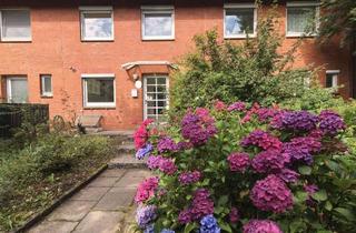 Haus mieten in 22589 Osdorf, Wohnen mit Charakter: Modernisiertes Reihenhaus in Hamburg-Osdorf