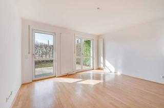 Wohnung kaufen in 80997 München, AIGNER - Charmante Erdgeschosswohnung mit Gartenanteil