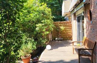 Wohnung kaufen in 40595 Düsseldorf, Düsseldorf - Schöne Erdgeschoss Wohnung mit 3 Zimmern und Terrasse mit Garten.