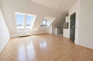 Wohnung kaufen in 96450 Coburg, Helle 2-Zimmer-Dachgeschosswohnung mit Einbauküche in Coburg, Neustadter Straße 11