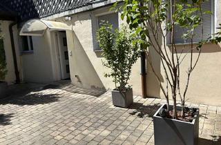 Wohnung mieten in 90762 Fürth, Ruhige Innenstadtwohnung Rathaus Fürth/ U-Bahn! Renovierte 3,5 Zi.-Whg. für das Paar im Innenhof.