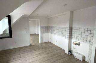 Wohnung mieten in 41063 Mönchengladbach, Helle Dachgeschosswohnung mit charmanten Schrägen und modernem Bodenbelag