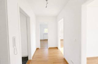 Wohnung mieten in Scillawaldstraße 24, 70378 Hofen, Frisch renovierte 3 Zimmer Dachgeschosswohnung mit neuer Einbauküche & Gartenmitnutzung