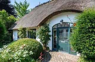 Haus kaufen in 24811 Owschlag, Exklusives Wohnjuwel unter Reet mit Sauna- & Fitnesshaus