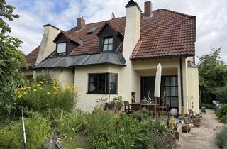 Doppelhaushälfte kaufen in Peter-Hannweg-Str. 29, 90768 Vach, Doppelhaushälfte im Landhausstil, 1 Garage, EBK, gute Wohnlage, 90768 Fürth-Vach