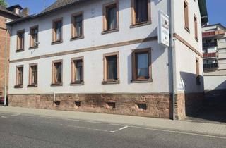 Anlageobjekt in Düdelsheimerstraße 35, 63654 Büdingen, Voll vermietet in guter Büdinger Lage – vielseitiges Anlageobjekt mit 11 Garagen und ca. 6,98 % Rend