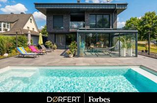 Villa kaufen in 32051 Herford, Zeitlose Stadtvilla mit Pool, Wintergarten & Premium-Ausstattung