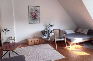 Wohnung kaufen in 65197 Wiesbaden, Charmante, großzügige Altbau-Dachgeschosswohnung