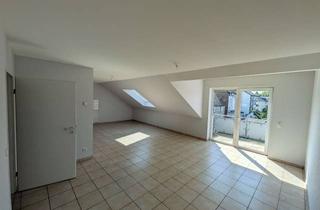 Sozialwohnungen mieten in 45964 Gladbeck, Frisch renovierte Dachgeschosswohnung mit Süd-Balkon und Fußbodenheizung (WBS erforderlich)