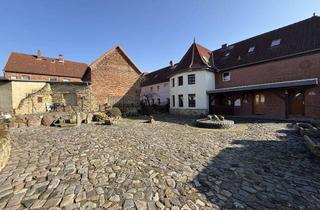Haus kaufen in Friedenswinkel 4,5, 39365 Sommersdorf, Faktor 11-Charmantes Hofensemble mit 2 MFH, Bauplatz, Ausbaupotenzial & zahlreichen Garagen