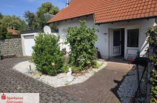 Doppelhaushälfte kaufen in 37127 Niemetal, Doppelhaushälfte mit schönem Grundstück, Garage und Feldrandlage in Löwenhagen
