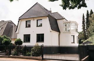 Villa kaufen in Brockdorffstraße 46, 22149 Rahlstedt, Luxuriöse Altbauvilla trifft modernen Wohnkomfort mit privater Gartenidylle mitten in Hamburg