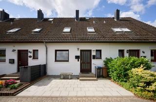 Haus kaufen in Grebiner Weg 54, 24148 Wellingdorf, Reihenmittelhaus mit Garten, Garage, Vollkeller und Ausbaupotenzial in Kiel-Wellingdorf