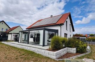 Haus kaufen in 95469 Speichersdorf, Neuwertiges Effizienzhaus mit Wintergarten, PV-Anlage und Doppelgarage direkt in Speichersdorf