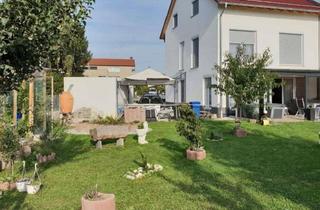 Doppelhaushälfte kaufen in 86415 Mering, Provisionsfreie große Doppelhaushälfte in Mering St. Afra mit Anbau-Potenzial und sonnigem Garten