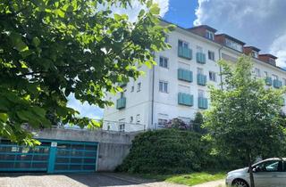 Wohnung kaufen in 04626 Schmölln, Vermietete DG-Wohnung mit Galerie TG & Aufzug