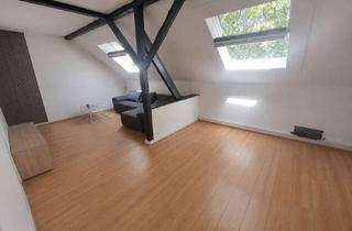 Wohnung mieten in 41061 Mönchengladbach, Charmante 3-Zimmer-Dachgeschosswohnung mit sichtbaren Holzbalken in zentraler Lage