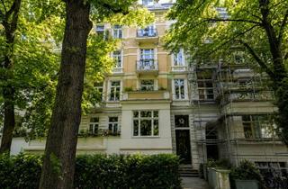 Wohnung mieten in Brahmsallee 12, 20144 Harvestehude, Möblierte, stilvolle 2-Zimmer Wohnung über den Dächern von Hamburg