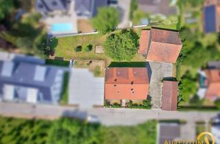 Haus kaufen in 93096 Köfering, Wohnhaus mit Scheune, Garagen und 1.470 m² Grundstück in Köfering