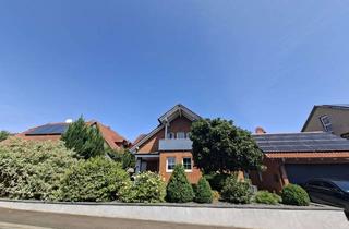 Einfamilienhaus kaufen in 97532 Üchtelhausen, Großzügiges Einfamilienhaus mit offenem Wohnkonzept, Kamin, PV-Anlage mit Speicher und großem Garten