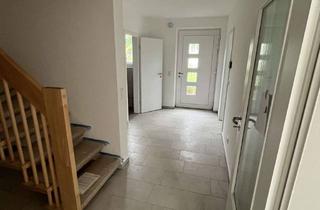 Haus mieten in Bodener Landstraße 14a, 23847 Groß Boden, Freundliches 4-Zimmer-Reihenhaus mit EBK, Terrasse/kl Garten, 2 KFZStellplätze Groß Boden