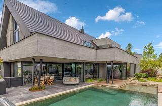 Villa kaufen in 91325 Adelsdorf, Außergewöhnliche Architektenvilla mit Außenpool und Wellnessbereich in Adelsdorf